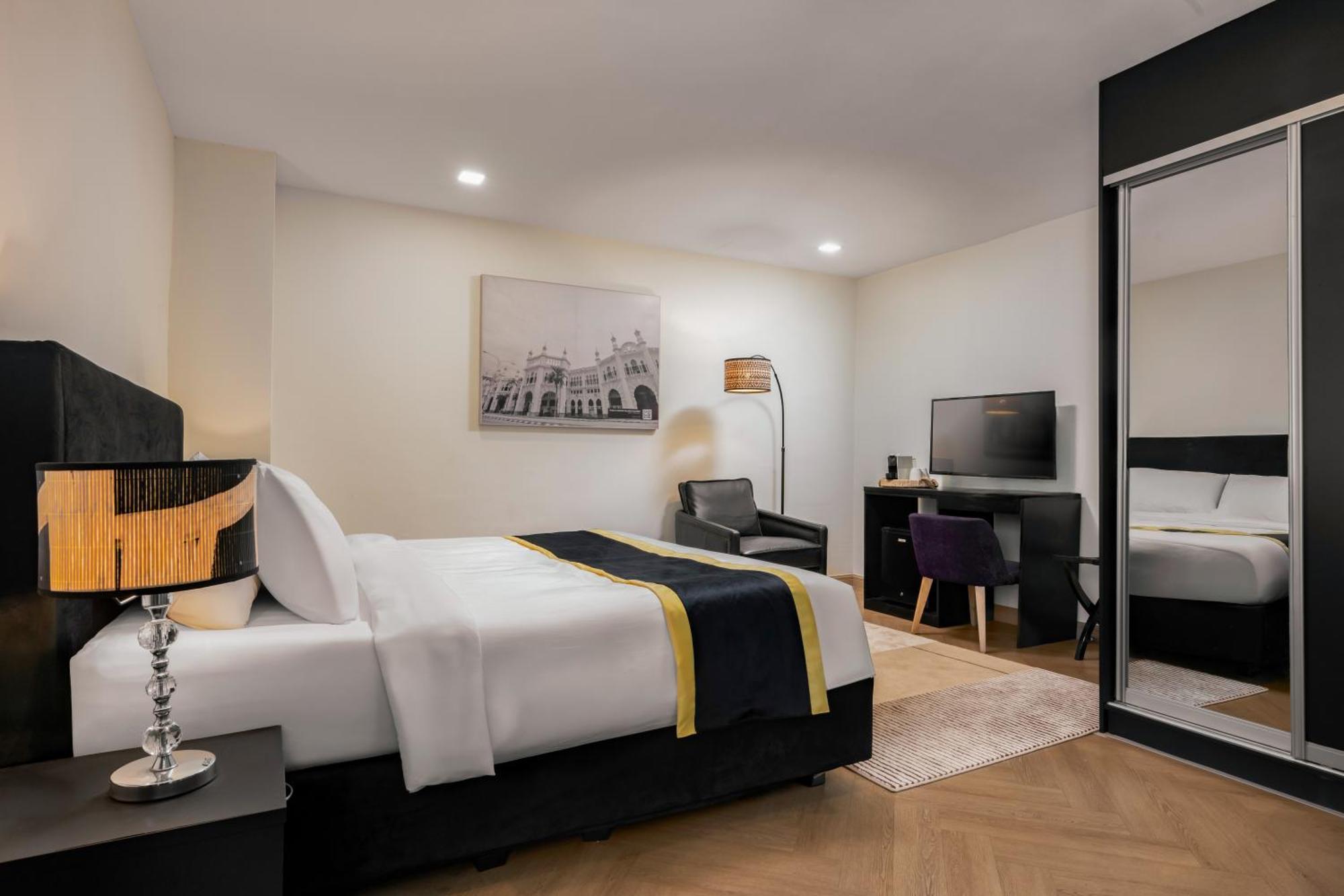 Executive King,1656213528:JPEG